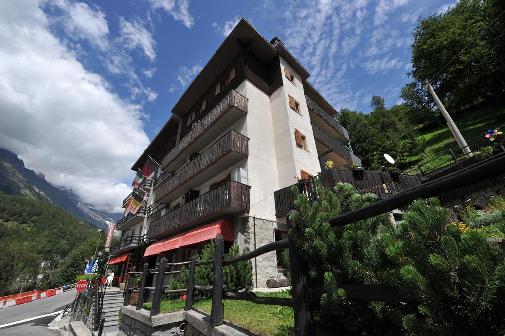 Hotel Etoile De Neige Вальтурнанш Экстерьер фото